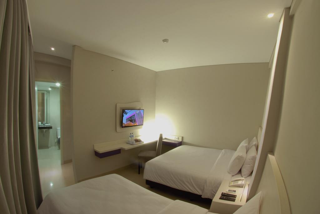 Vio Hotel Veteran Bandung Esterno foto
