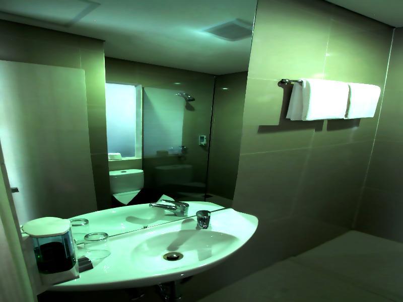 Vio Hotel Veteran Bandung Esterno foto