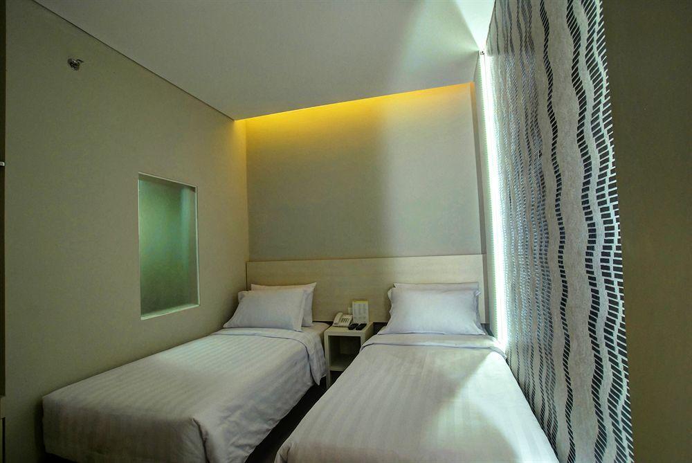 Vio Hotel Veteran Bandung Esterno foto