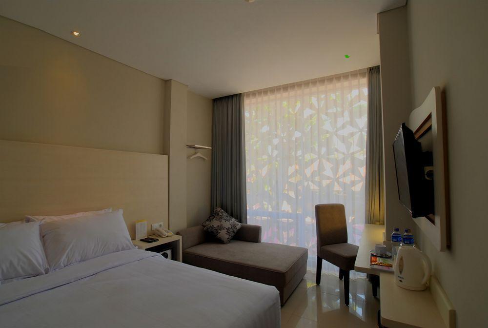 Vio Hotel Veteran Bandung Esterno foto