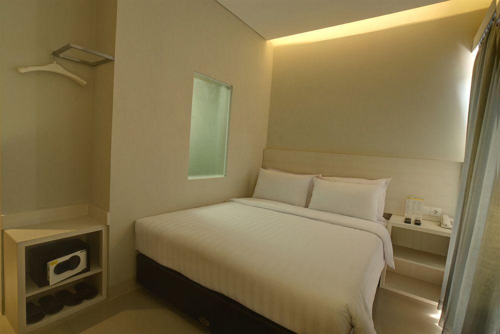 Vio Hotel Veteran Bandung Esterno foto