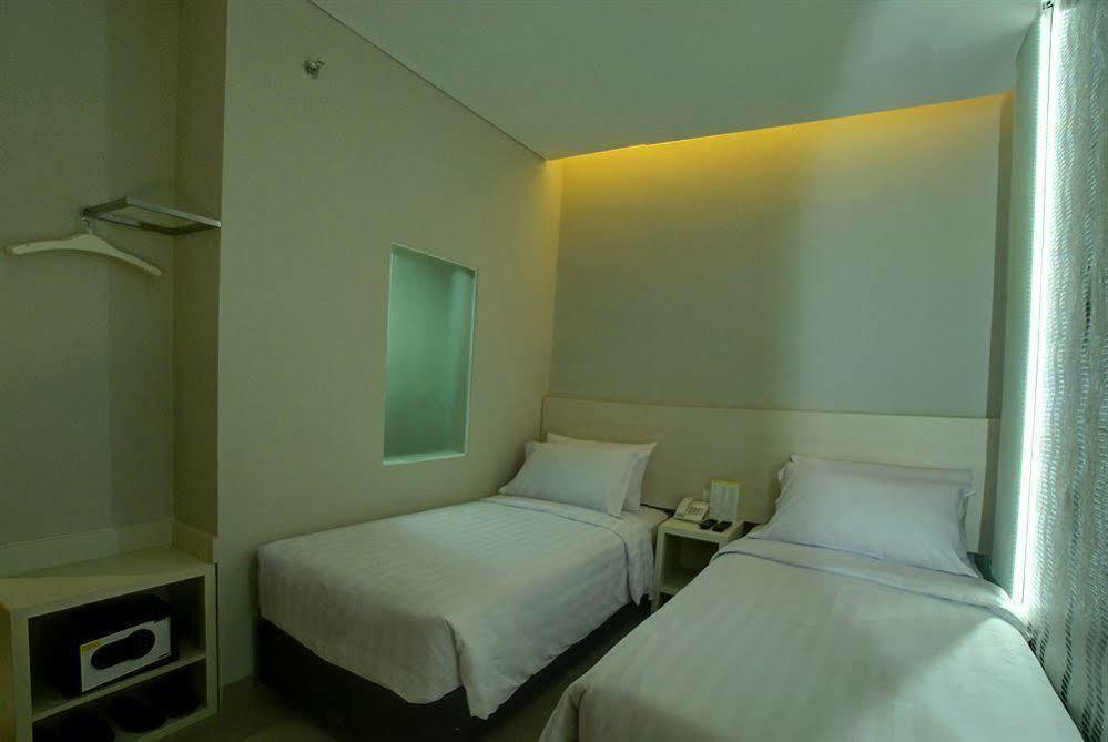 Vio Hotel Veteran Bandung Esterno foto